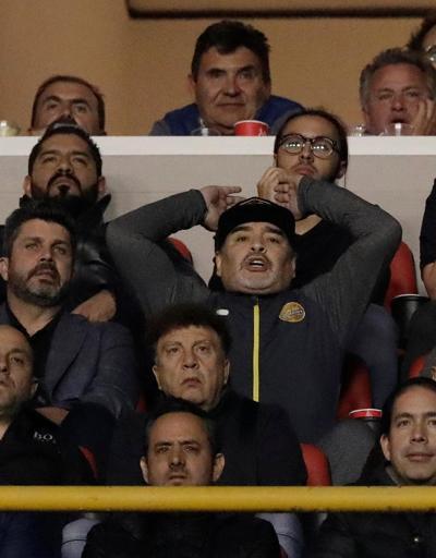 Maradona taraftarı yumrukladı