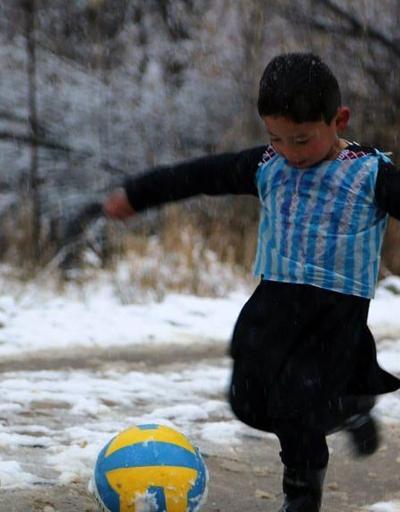 Poşetten Messi forması giyen Murtaza Ahmadinin ağlatan hikayesi
