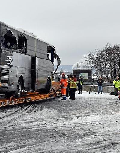 Turist taşıyan otobüs kaza yaptı: 1 ölü, 44 yaralı