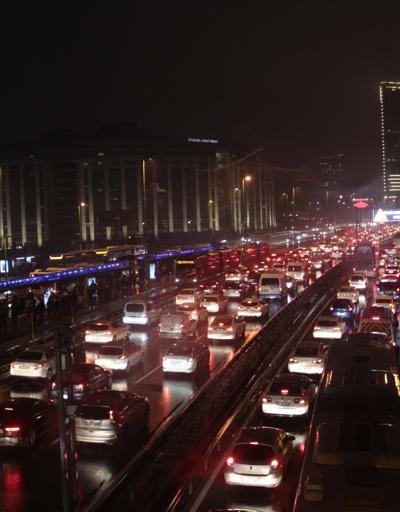 İstanbul E-5’te trafik yoğunluğu yüzde 80’lere ulaştı