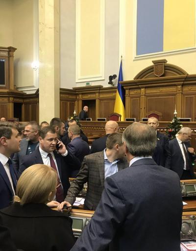 Ukrayna Parlamentosunda yumruklar konuştu