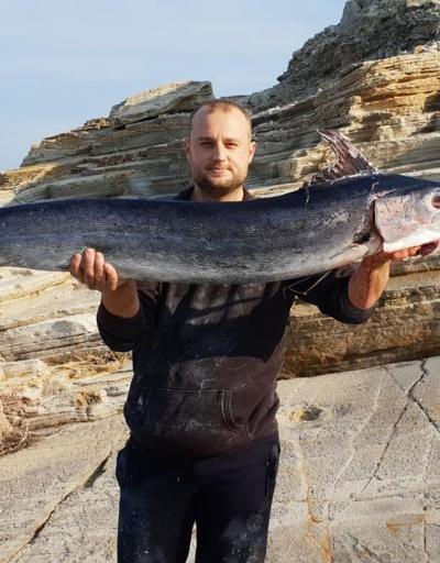 Oltayla 21 kiloluk dev kılıç balığı yakaladı