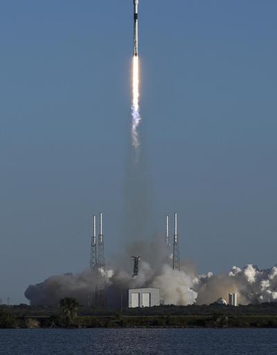 SpaceX ilk askeri uyduyu gönderdi