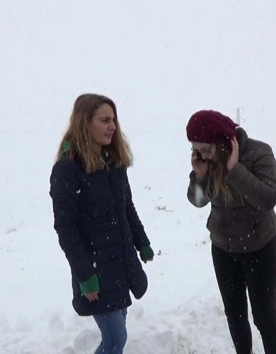 Karda mahsur kalan öğretmenler 4 saatlik çalışmayla kurtarıldı