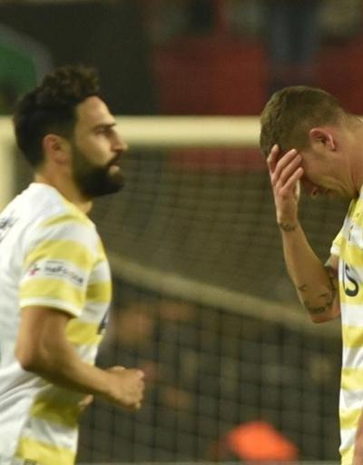Fenerbahçenin ilk yarı raporu: Küme düşme hattında kaldı