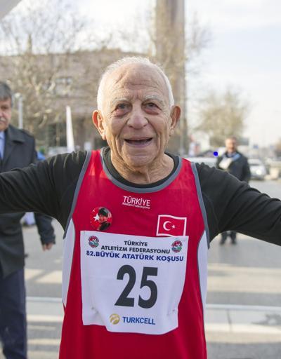 Türkiyenin lisanslı en yaşlı atleti koşarken hayatını kaybetti