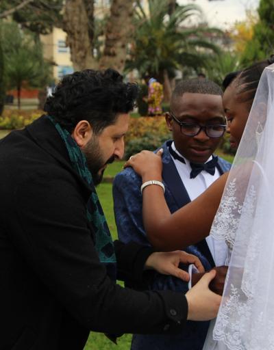 Kamerunlu çift Trabzon’da evlendi
