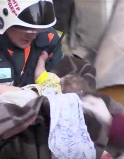 Rusya: -17 derecede enkazdan çıkarılan bebeğin durumu kritik