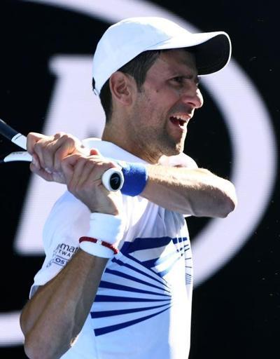Novak Djokovic set verdi ama turladı