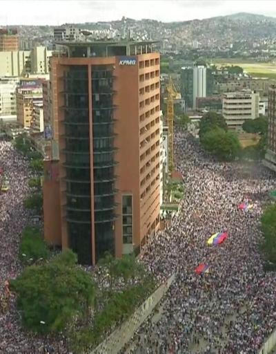 Venezuelada sokaklar gergin