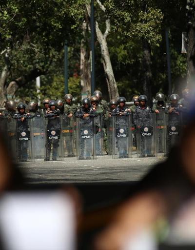 Guaido çağrı yaptı Maduro karşıtları yine sokağa döküldü