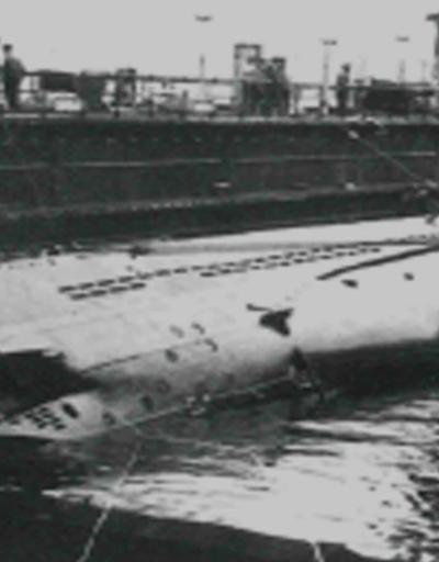 Belgesel çekerken tarihi denizaltı buldular