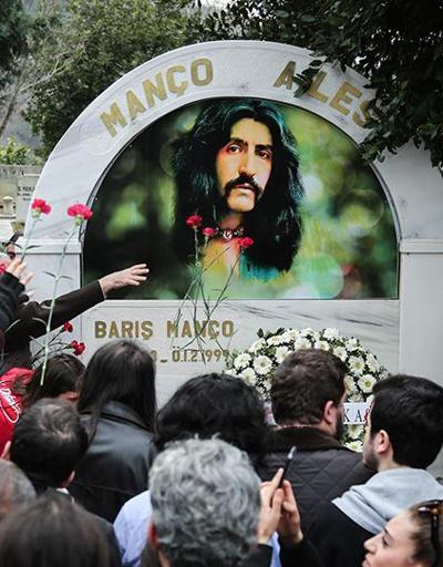 Barış Manço ölümünün 20. yılında mezarı başında anıldı