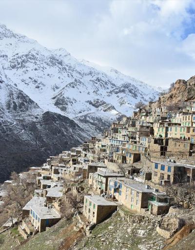 İranın Irak sınırındaki taş evler büyülüyor