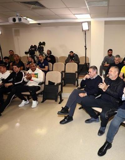 Fenerbahçe sıra dışı bir imza töreni yaptı