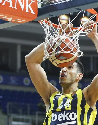 Fenerbahçe rakibine 37 sayı fark attı