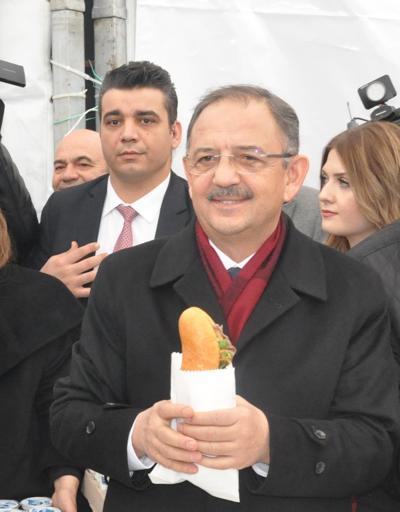 Özhaseki, Kılıçdaroğlundan kazandığı tazminatla Ankara döneri dağıttı