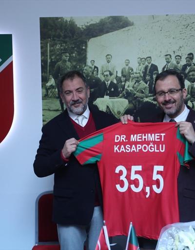 Bakan Kasapoğlu Karşıyaka kulübünü ziyaret etti