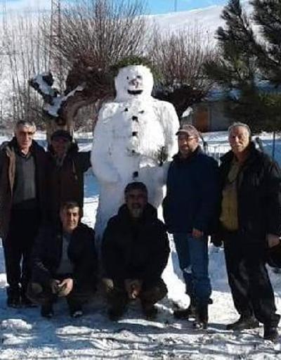 Köy halkının kardan adam ilgisi