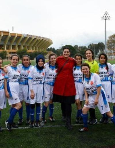 Futbolcu kızlara toplumsal cinsiyet eşitliği eğitimi