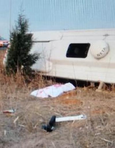 Ankarada sporcuları taşıyan minibüs devrildi: 1 ölü, 17 yaralı