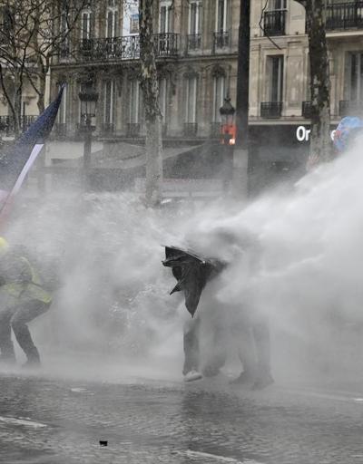 Fransada sarı yelekliler, gösterilerin 17. haftasında sokaklarda