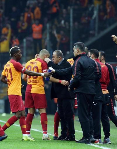 Galatasaray - Antalyaspor maçı yorumları: Galatasaray santrforu Robinho’ymuşçasına oynuyor