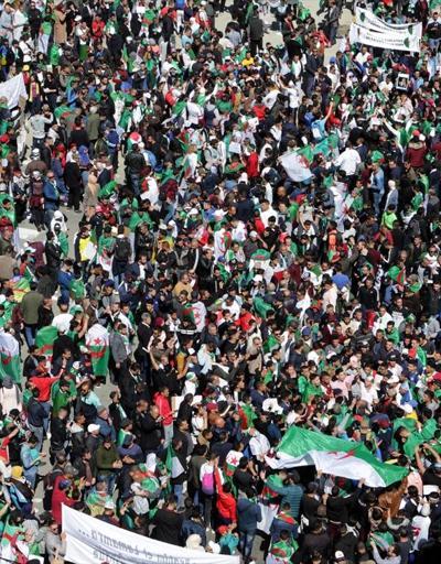 Cezayirde Buteflika karşıtı gösteriler sürüyor