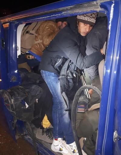 İnsan kaçakçılığı şebekesine operasyon: 12 kişi tutuklandı