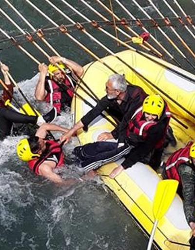 Raftingde korku dolu anlar... Turistler bağırarak yardım istedi