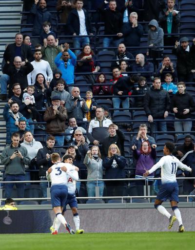 Tottenham geri çekilebilir zeminli yeni stadına kavuştu