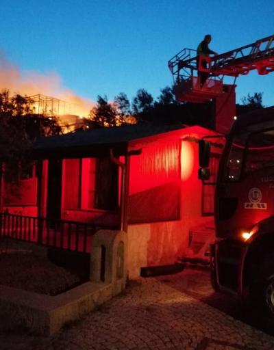Çanakkale Asos yakınlarında otel yangını