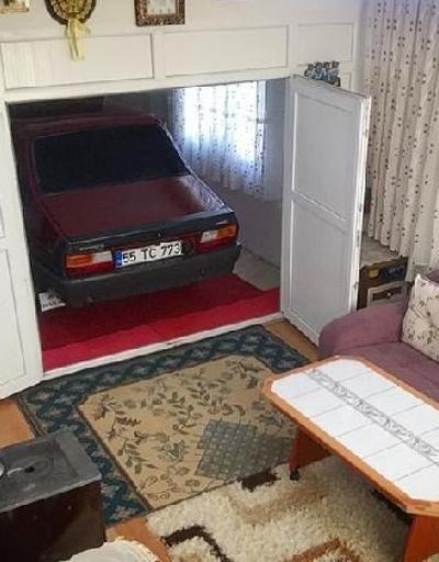 Evinin bir odasını, çok sevdiği otomobiline ayırdı