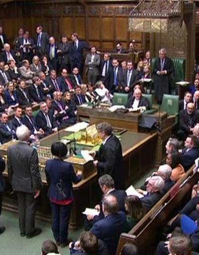 İngiltere Parlamentosunun tavanı aktı, oturumlar iptal oldu