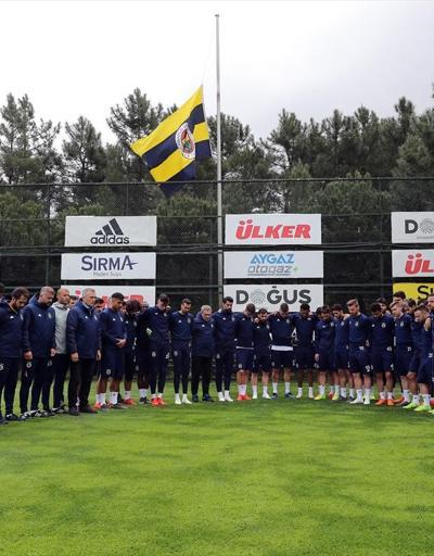 Fenerbahçe Futbol Takımı, Can Bartu için saygı duruşunda bulundu