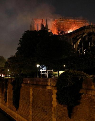 Notre Dame Katedralinde yangın
