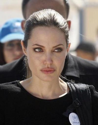 Bir devir kapandı Angelina Jolie resmi olarak soyadını değiştirdi