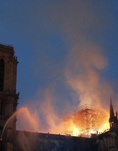 Notre Dame Katedralinin yeniden inşası için yasa tasarısı