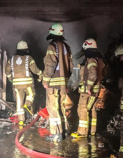 İstanbulda iş merkezinde korkutan yangın
