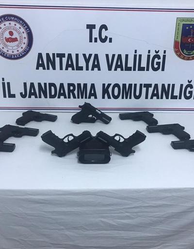 Antalyada 11 ruhsatsız tabanca ele geçirildi