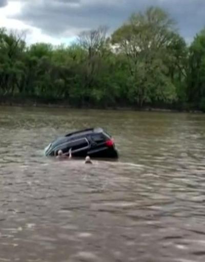 Mucizevi kurtarma: Kadını suya batan araçtan çıkardılar
