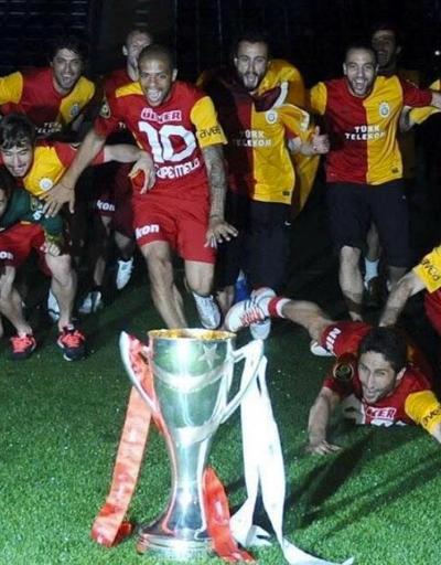 Galatasaraydan Fenerbahçeye 12 Mayıs göndermesi