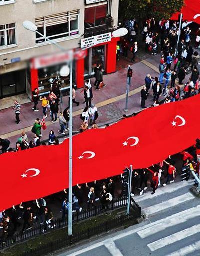 1919 metre Türk bayrağı ile şehir turu attılar