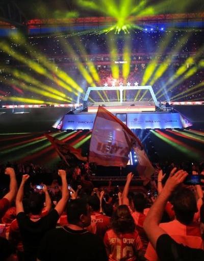 Galatasarayın şampiyonluk kutlaması CANLI İZLE