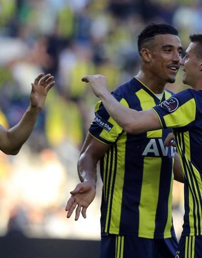 İki futbolcu Fenerbahçeye veda etti