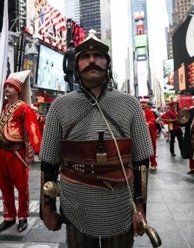 New York’ta mehteran ve Türk bayrağı coşkusu