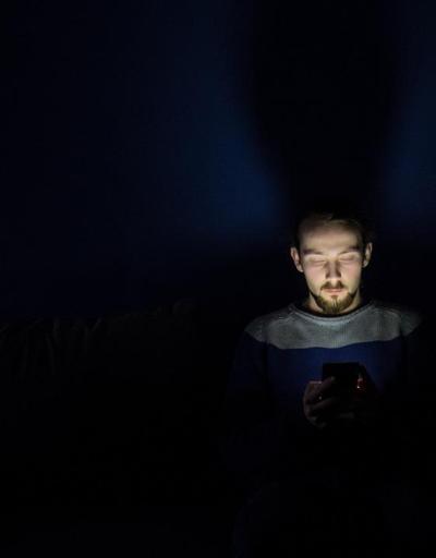 Cep telefonlarından yansıyan mavi ışık uyku düşmanı
