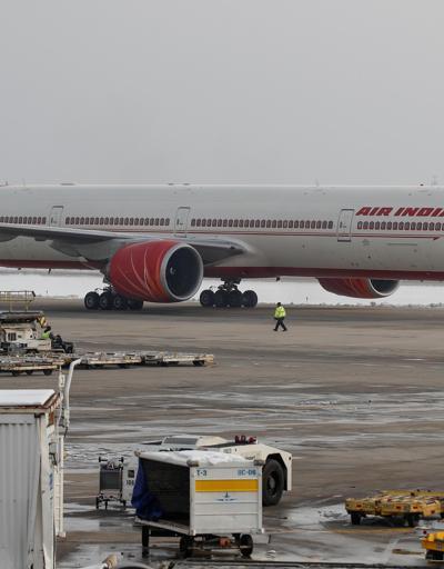 Son dakika... Havada panik: Mumbai-Newark uçağı bomba ihbarı üzerine acil iniş yaptı