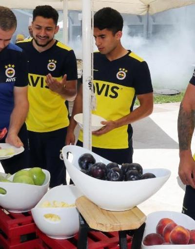Fenerbahçeli futbolcular mangalda buluştu
