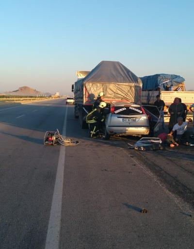 Konyada feci kaza Otomobil, TIRa çarptı: 6 yaralı